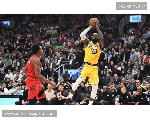 八村塁季后赛三分爆发，助球队逆转取胜引关注